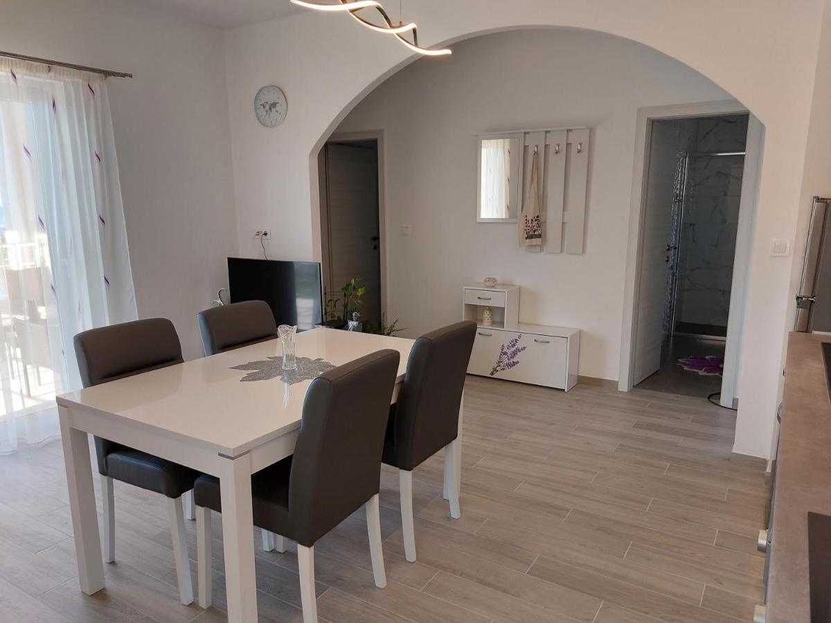 Holiday Home Kate Вис Экстерьер фото