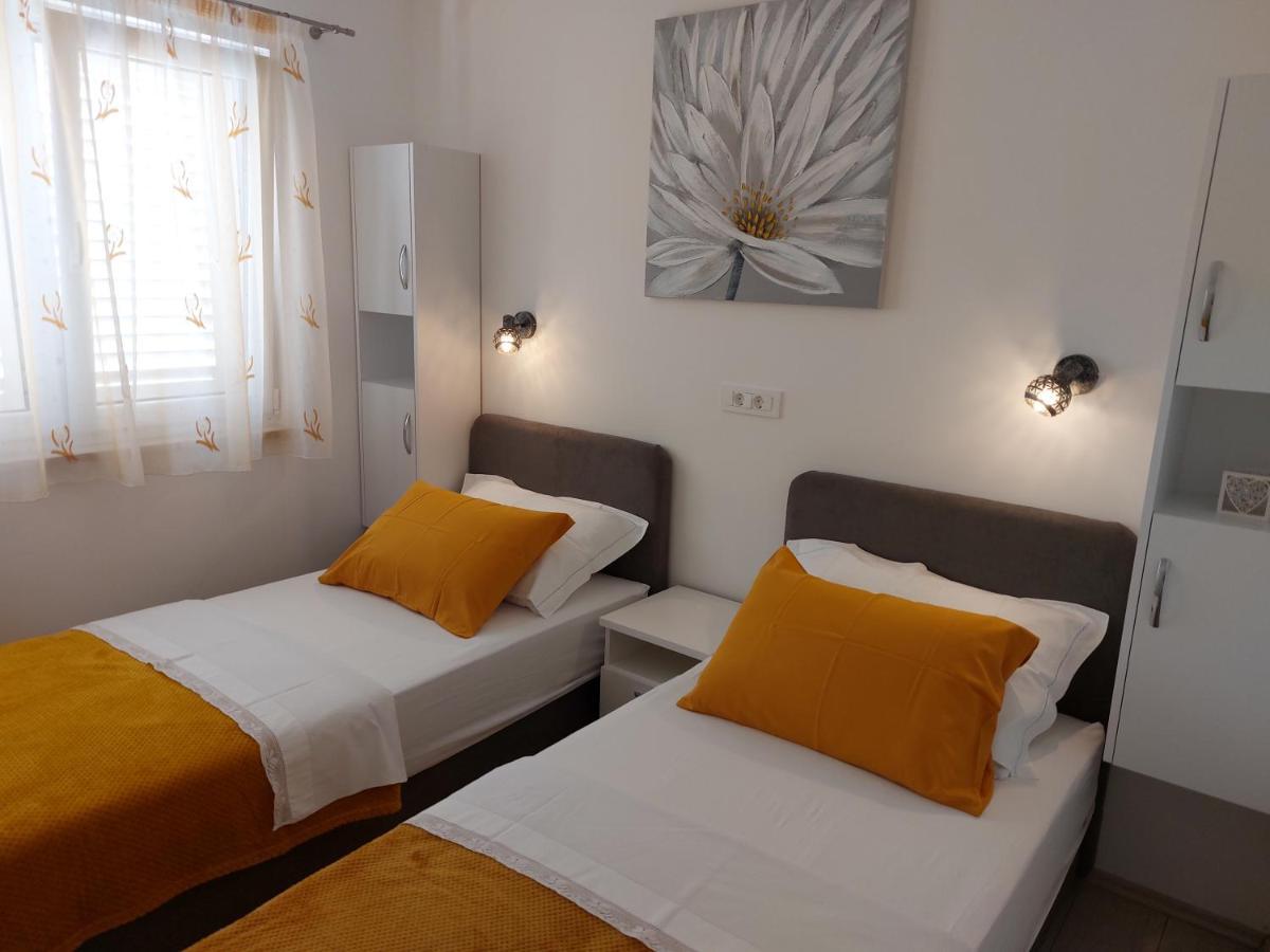 Holiday Home Kate Вис Экстерьер фото